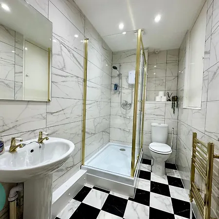 Apartment Chic 2br Sleeps 5 Free Parking Near