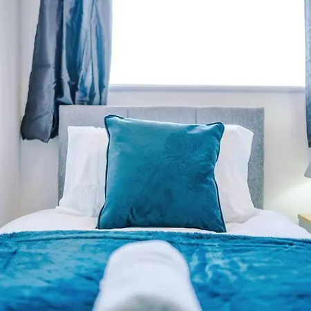 Cosy & Bright 2 Bedroom House