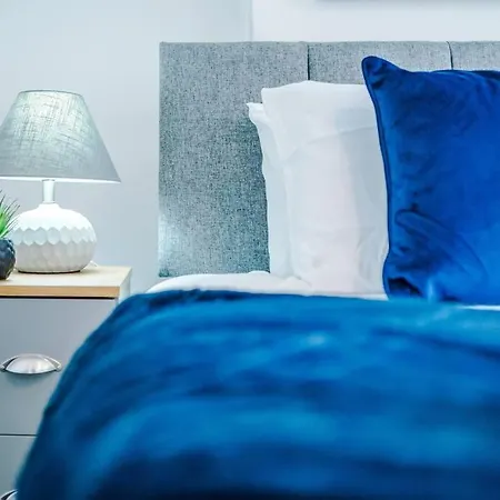 Cosy & Bright 2 Bedroom House Apartment
