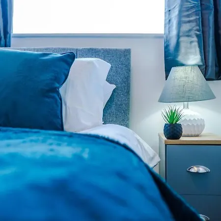 Cosy & Bright 2 Bedroom House Apartment Manchester
