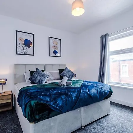 Luxurious Living 2 Bedroom *