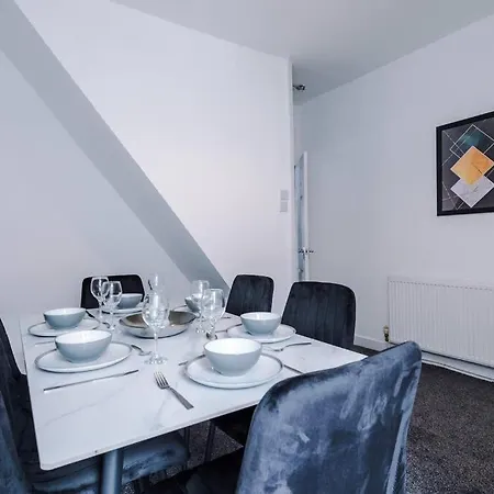 Luxurious Living 2 Bedroom Сasa de vacaciones
