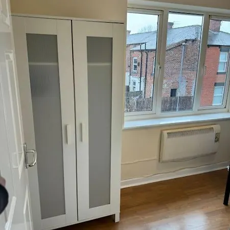 Modern, Quiet, Sleeps 9, Etihad, Coop Live, Manchester