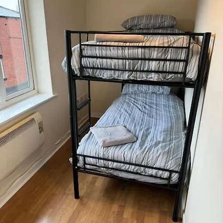 Modern, Quiet, Sleeps 9, Etihad, Coop Live, Apartment *