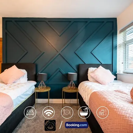 アパート Cosy 3-bed House, Garden & Free Parking In Stretford