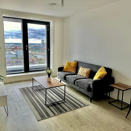 Amazing 1 Bedroom Flat With Balcony Views To The 19th Floor