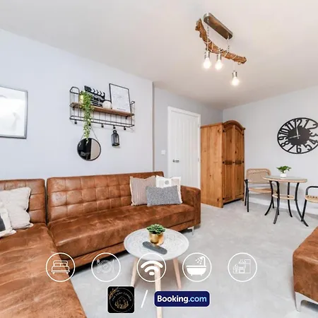 アパート 3-bed House, Free Parking & Wifi