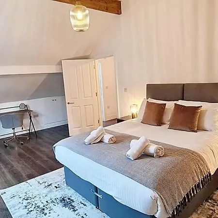 Stunning Luxury Spacious - 5 Bedrooms - Rest & Recharge In * Mánchester