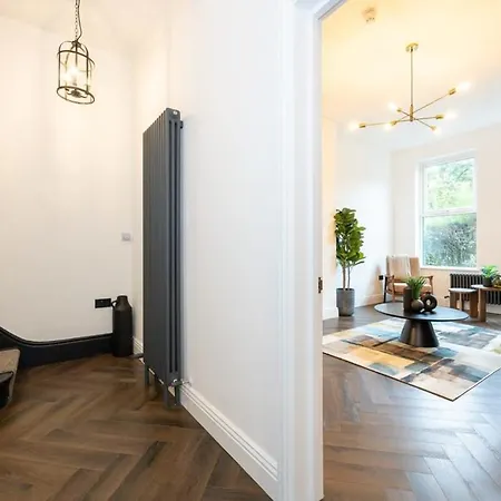 Stunning Luxury Spacious - 5 Bedrooms - Rest & Recharge In Σπίτι διακοπών Μάντσεστερ