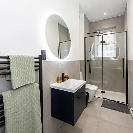 Stunning Luxury Spacious - 5 Bedrooms - Rest & Recharge In Mánchester