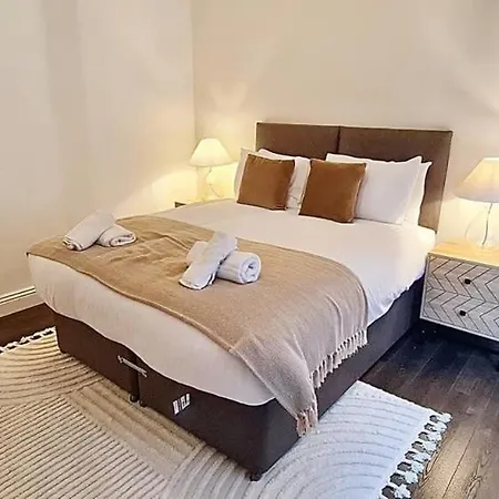 Stunning Luxury Spacious - 5 Bedrooms - Rest & Recharge In Сasa de vacaciones Mánchester