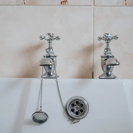 Elegant 3-bed Haven With Free Parking 4* Manchester
