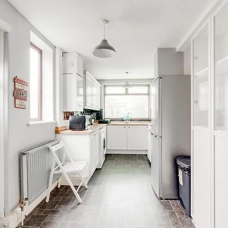 Elegant 3-bedroom Retreat Free Parking Keenzchillz * Manchester