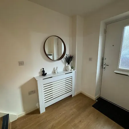 New Modern Townhouse Free Parking Holiday home Manchester