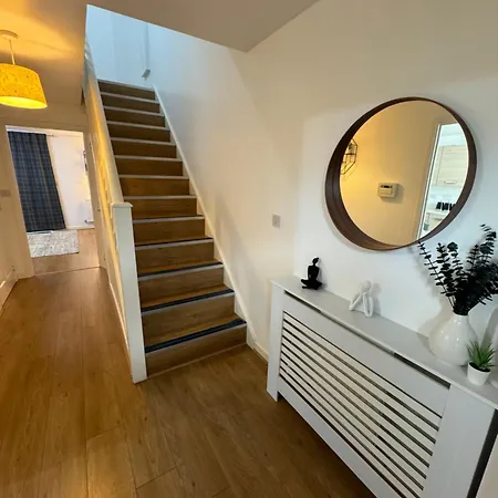 New Modern Townhouse Free Parking *