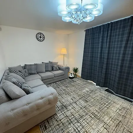 New Modern Townhouse Free Parking Manchester
