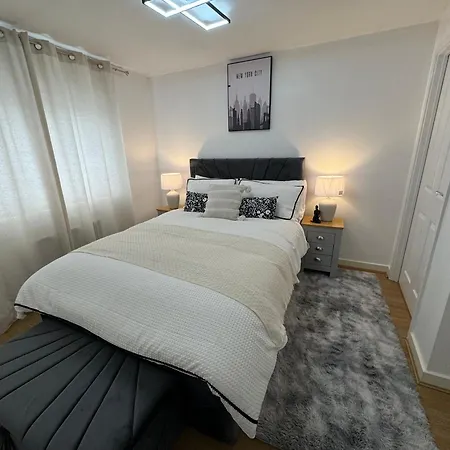 New Modern Townhouse Free Parking *