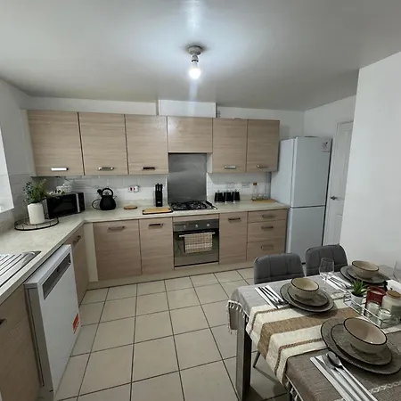 New Modern Townhouse Free Parking * Manchester