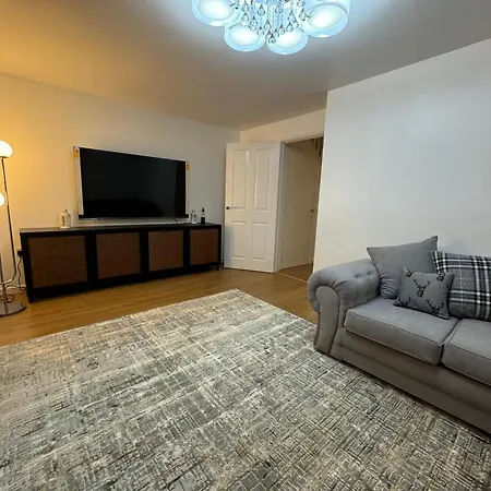 New Modern Townhouse Free Parking