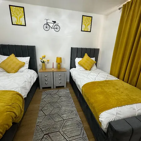 Holiday home New Modern Townhouse Free Parking *