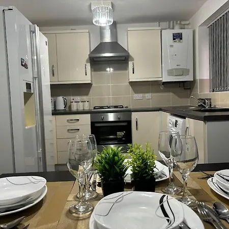 New Luxury 3 Bedroom House Next To Coop Stadium & Man Stadium Prázdninový dům Manchester