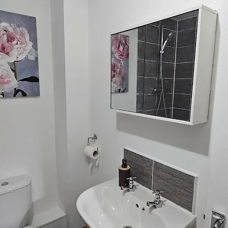 펜션 New Luxury 3 Bedroom House Next To Coop Stadium & Man Stadium *