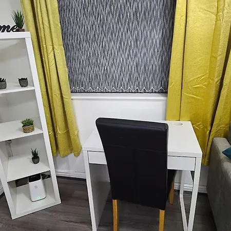 New Luxury 3 Bedroom House Next To Coop Stadium & Man Stadium *