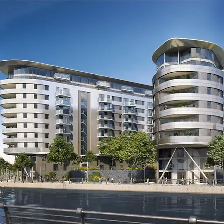 Apartment New! 2 Bedroom Flat In Waters By With Us, Perfect For Families, Couples & Groups, Free Private Parking!