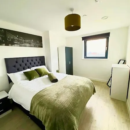 Spacious 2 Bed In Mediacity And The Quays With Parking Manchester
