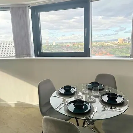 Apartment Spacious 2 Bed In Mediacity And The Quays With Parking *