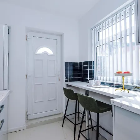 Funky 3 Bed House - Salford