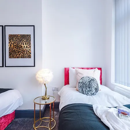Funky 3 Bed House - Salford Дом отдыха