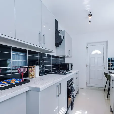 Funky 3 Bed House - Salford Дом отдыха Манчестер