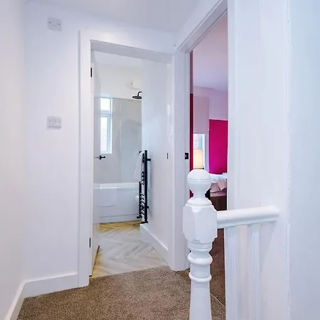 Trendy 3br Pad In Holiday home