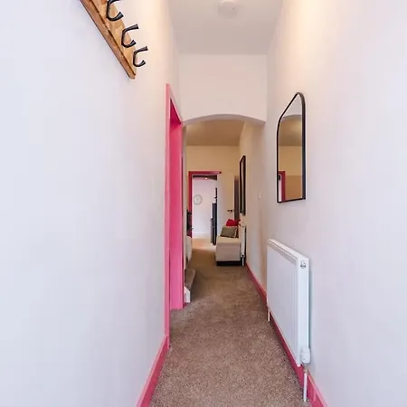 Trendy 3br Pad In Semesterbostad