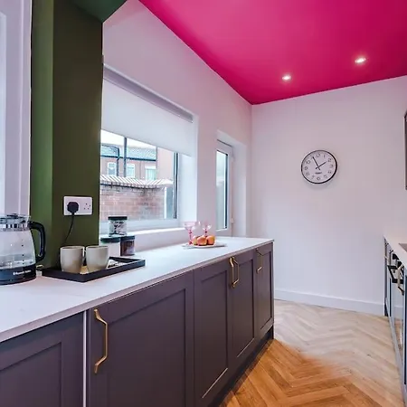 Trendy 3br Pad In * Manchester