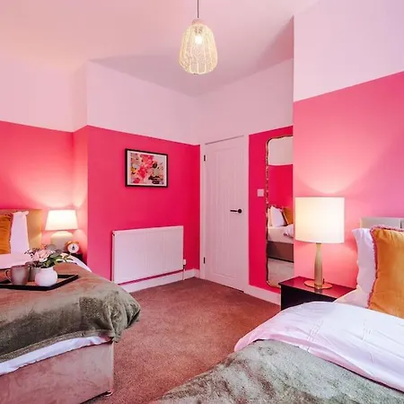 Trendy 3br Pad In *