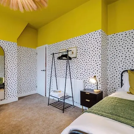 Trendy 3br Pad In Semesterbostad