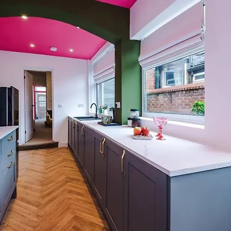 Trendy 3br Pad In Holiday home Manchester