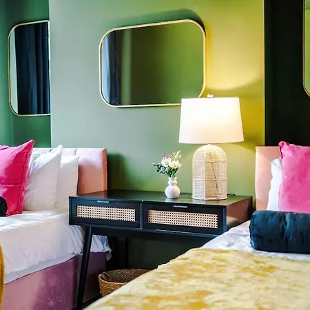 Holiday home Trendy 3br Pad In