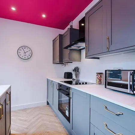 Trendy 3br Pad In Semesterbostad