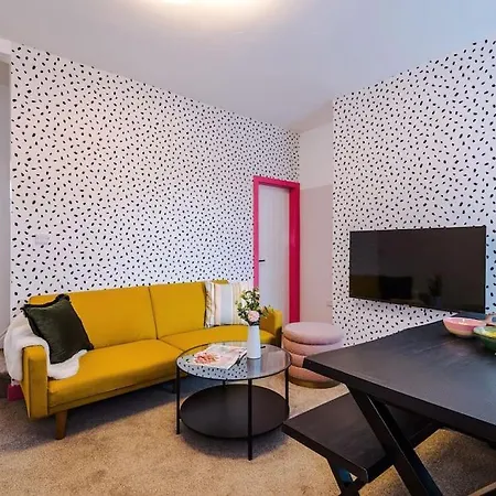 Holiday home Trendy 3br Pad In