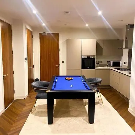 Media City Holiday Living Apartment Manchester