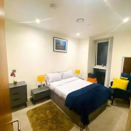 Apartment Media City Holiday Living *