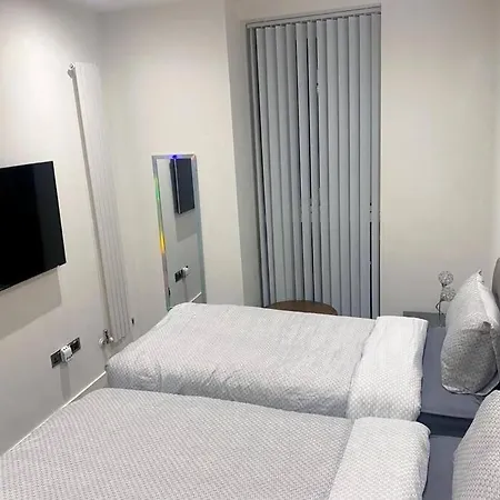 Media City Holiday Living Apartment *