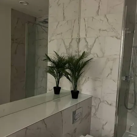 Apartment Stunning City Haven With Lake View *