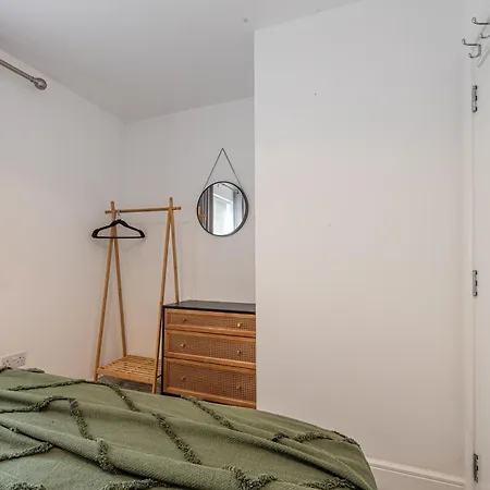 Semesterbostad Boutique 4-bed House In - Games *