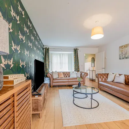 Semesterbostad Boutique 4-bed House In - Games *