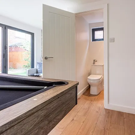Boutique 4-bed House In - Games Holiday home Manchester