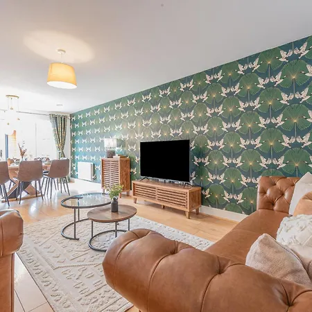 Boutique 4-bed House In - Games Semesterbostad